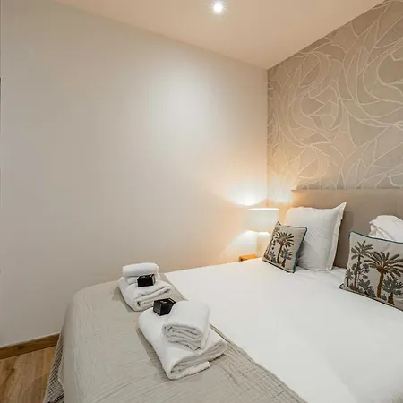 Magnificent - Ac- 2br- 4p -