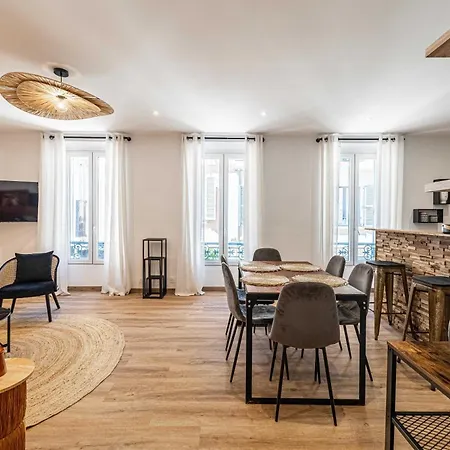 Magnificent - Ac- 2br- 4p - *