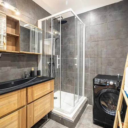 Magnificent - Ac- 2br- 4p -