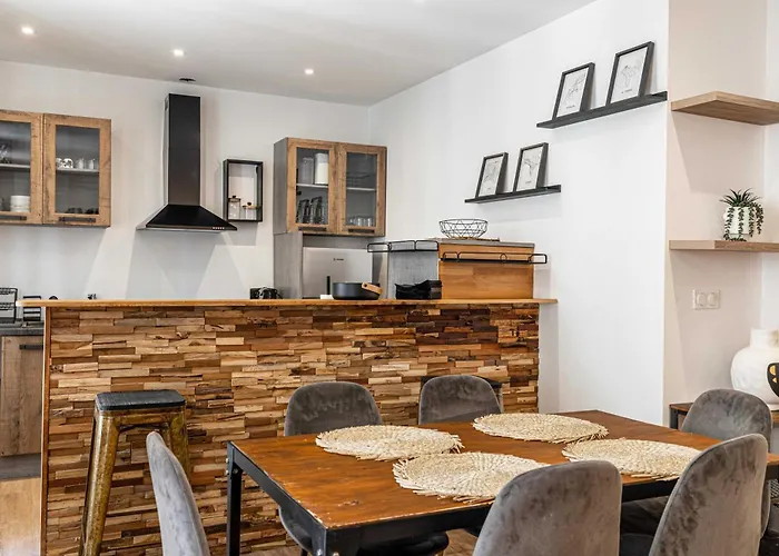 Magnificent - Ac- 2br- 4p -